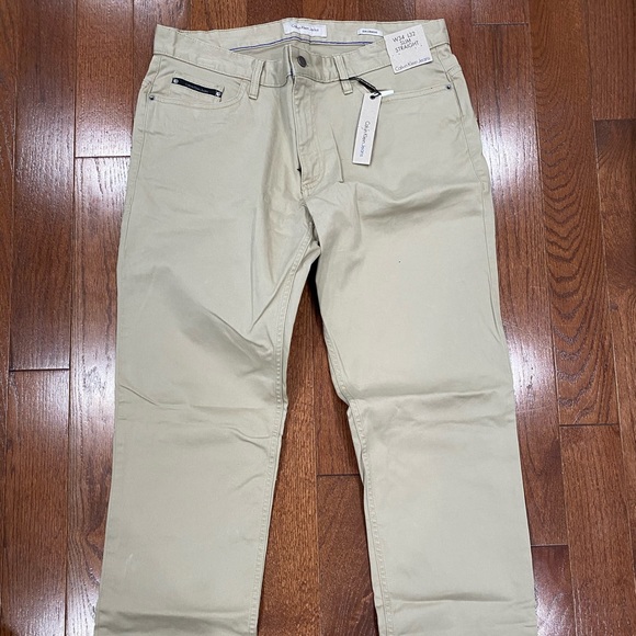 CalvinKlein - Picture 2 of 3